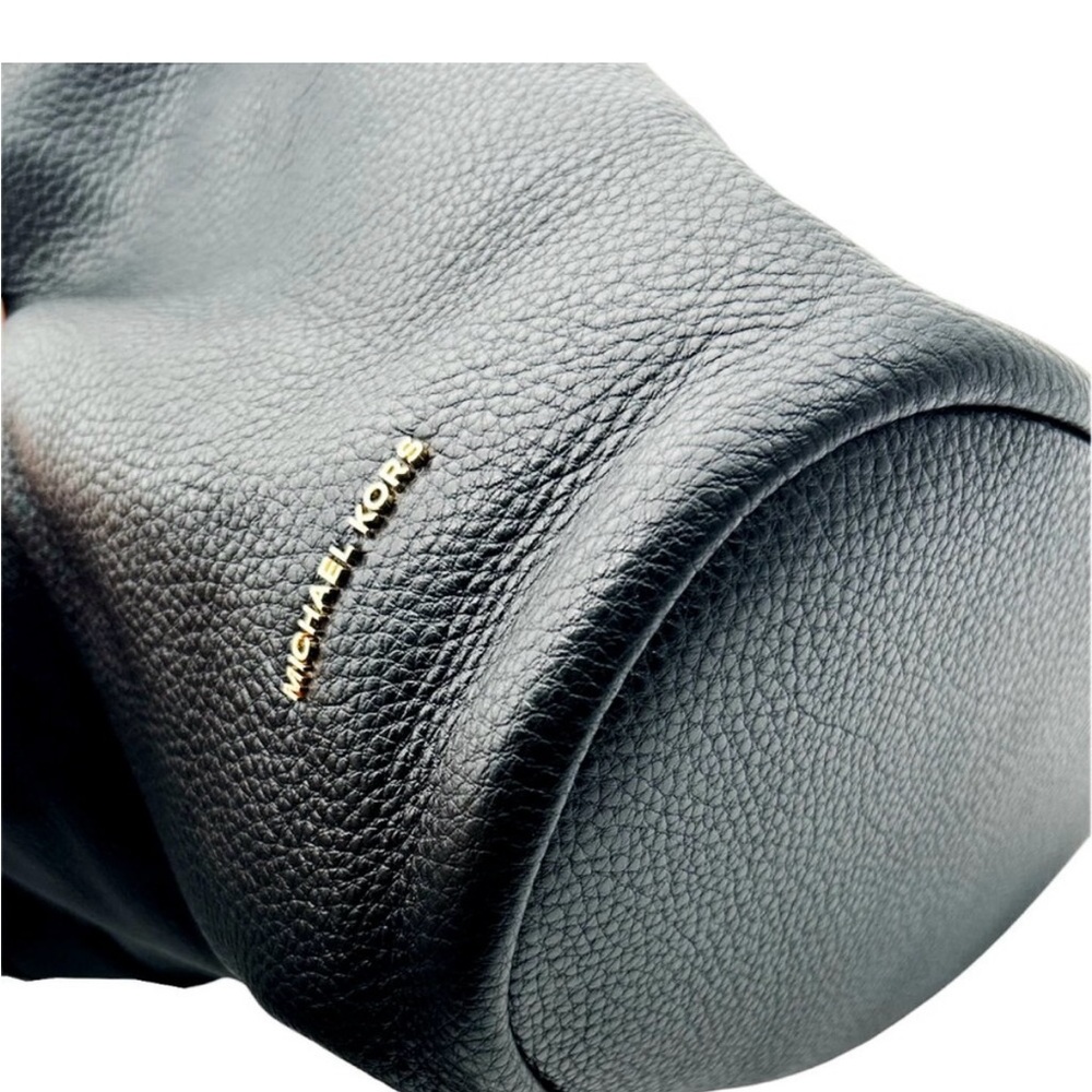 Elegant Black Leather Hobo Bag - Picture 4 of 5